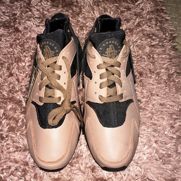 NWOT Nike Air Huarache LE Black and Tan Men's Shoes 7 - Picture 3 of 10